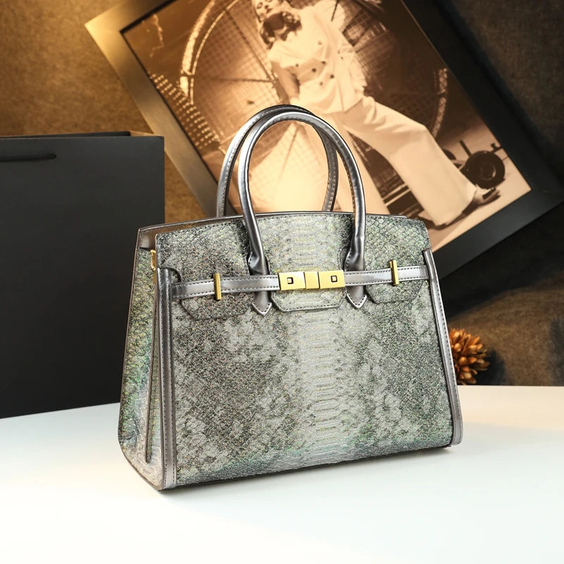 The new handbag is a fashionable and light luxury platinum bag with a large capacity and is a single-shoulder crossbody bag