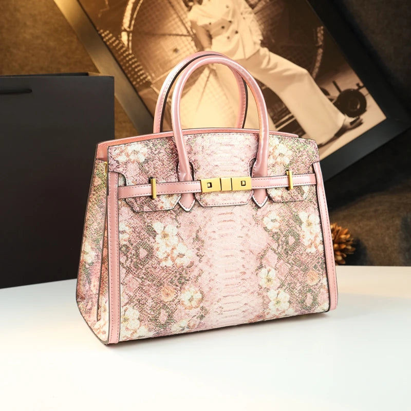 The new handbag is a fashionable and light luxury platinum bag with a large capacity and is a single-shoulder crossbody bag